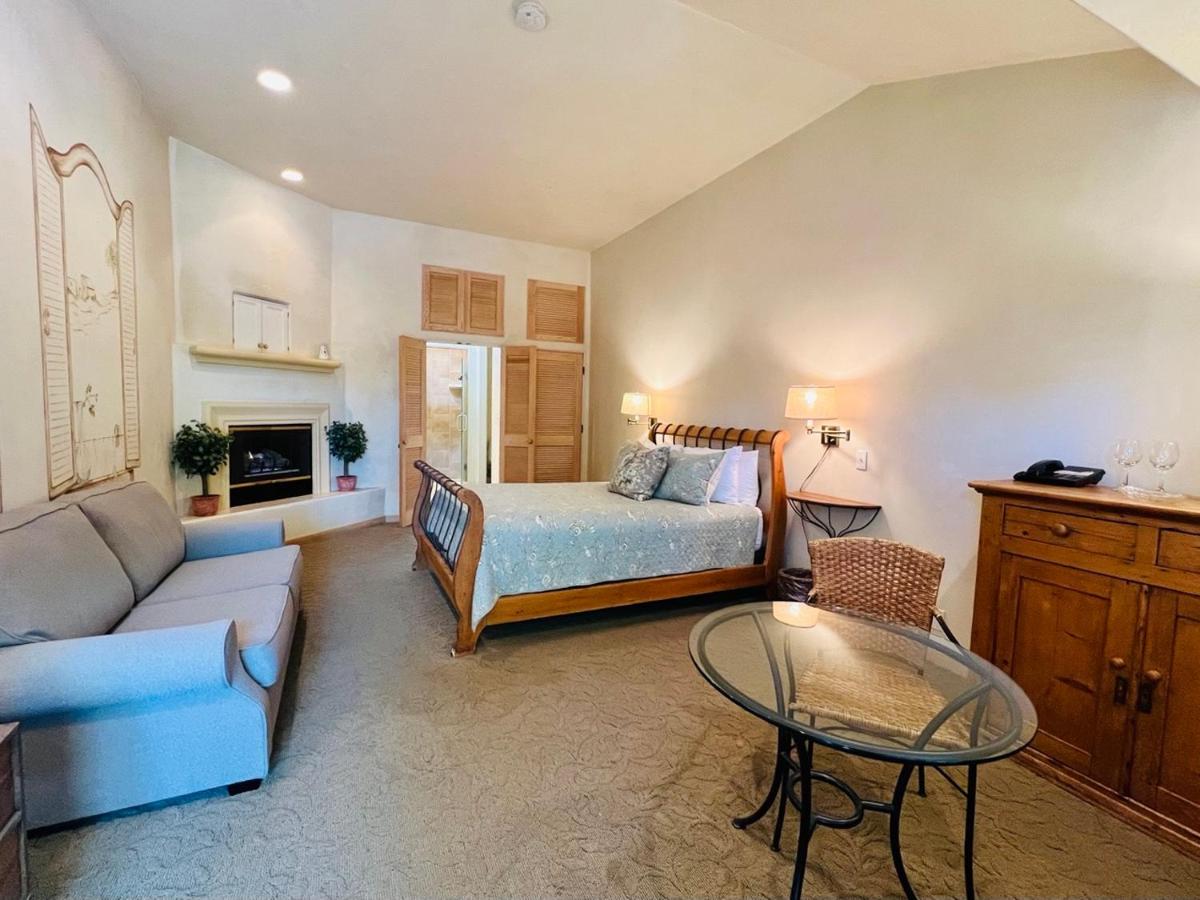 | Petit Logis Inn