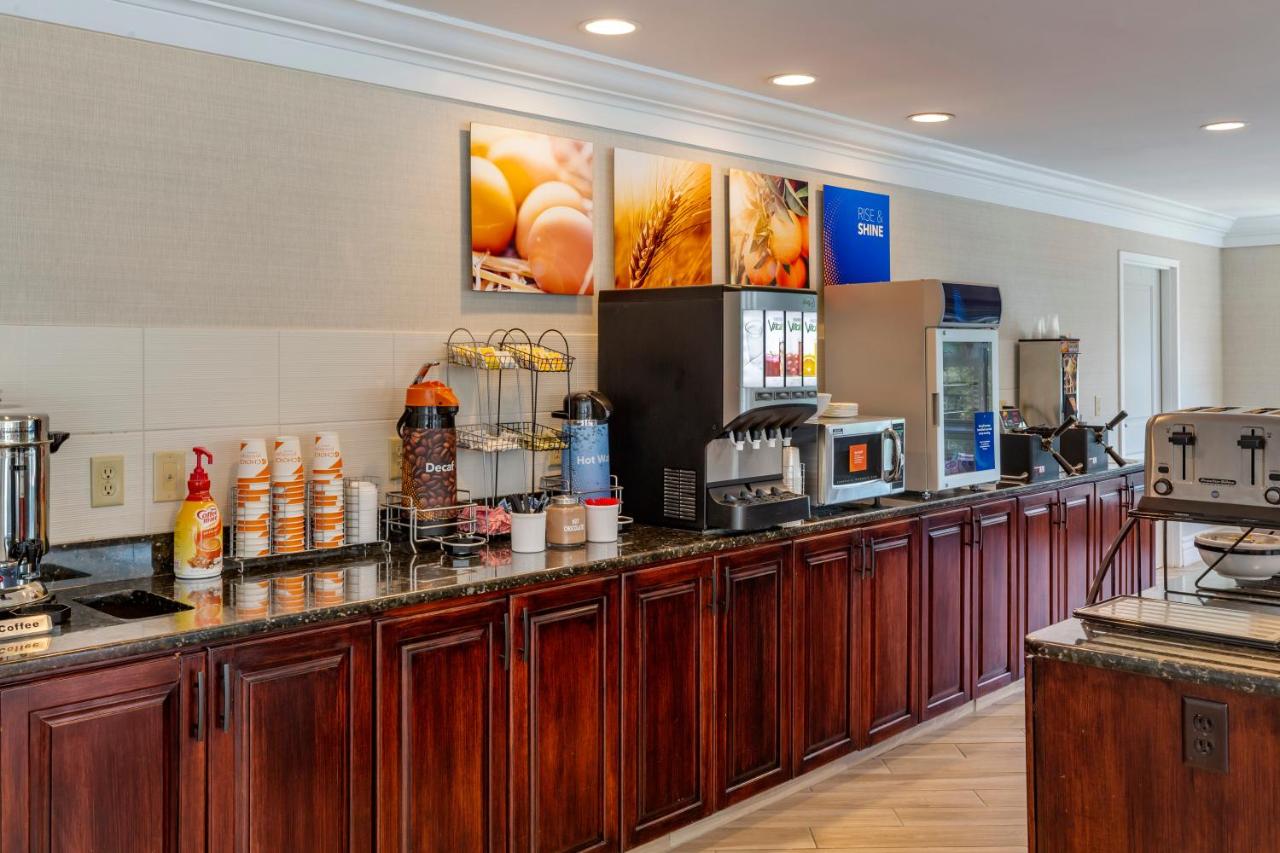 | Comfort Inn & Suites East Greenbush - Albany