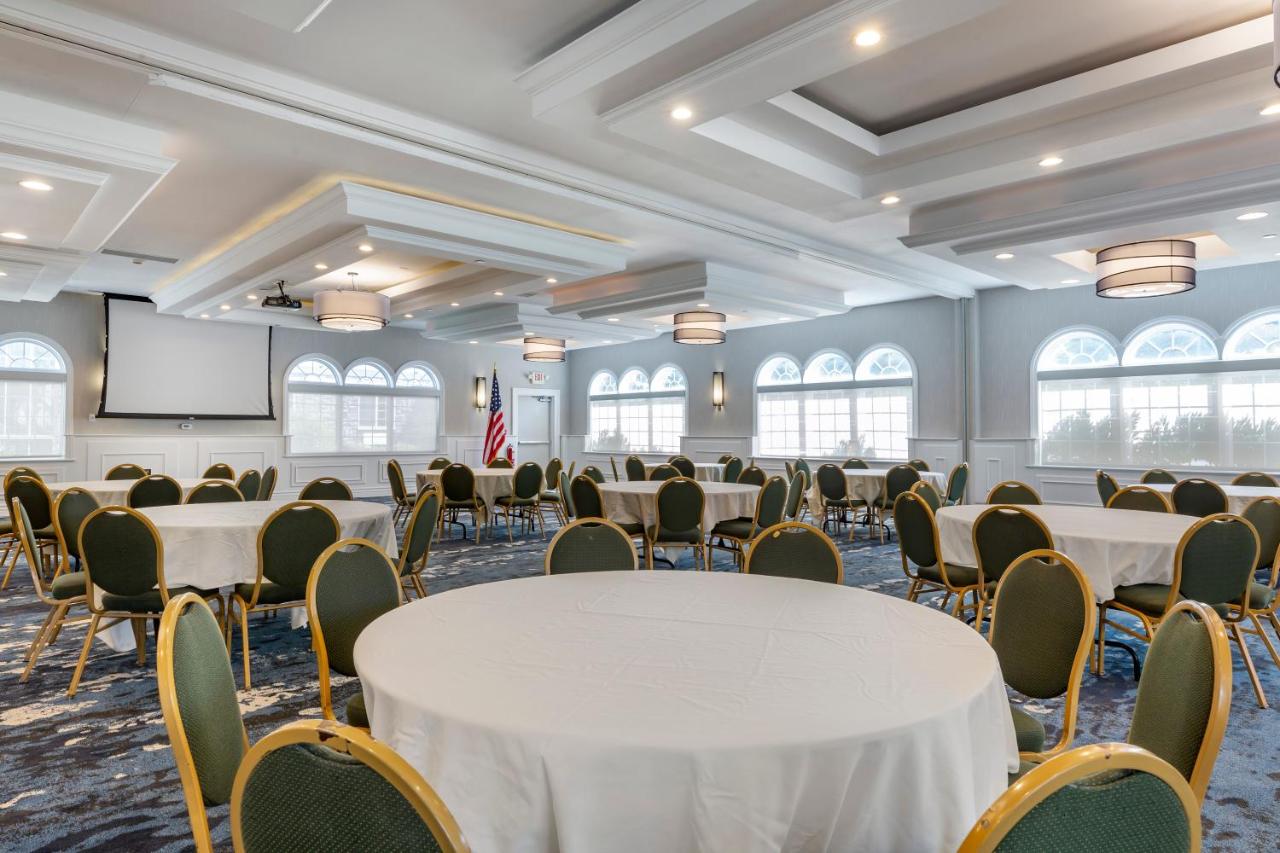 | Comfort Inn & Suites East Greenbush - Albany