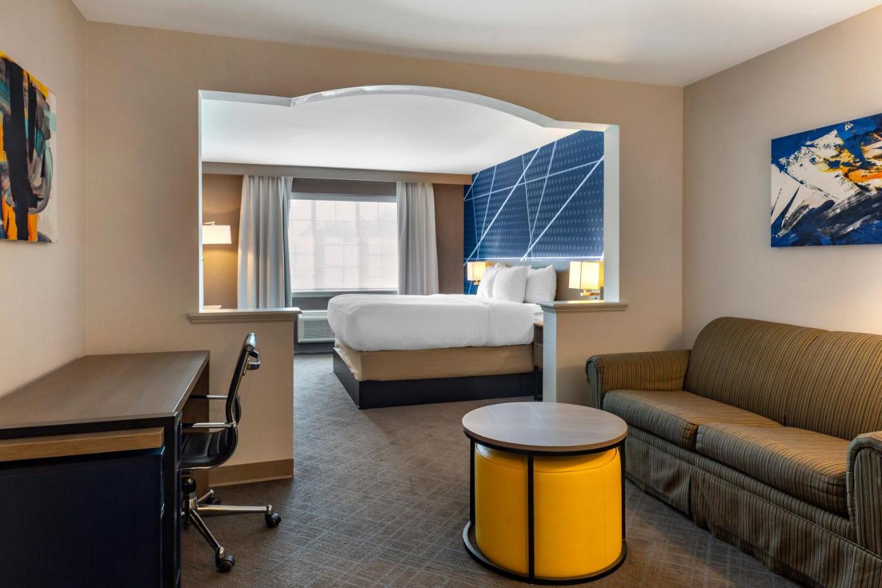| Comfort Inn & Suites East Greenbush - Albany