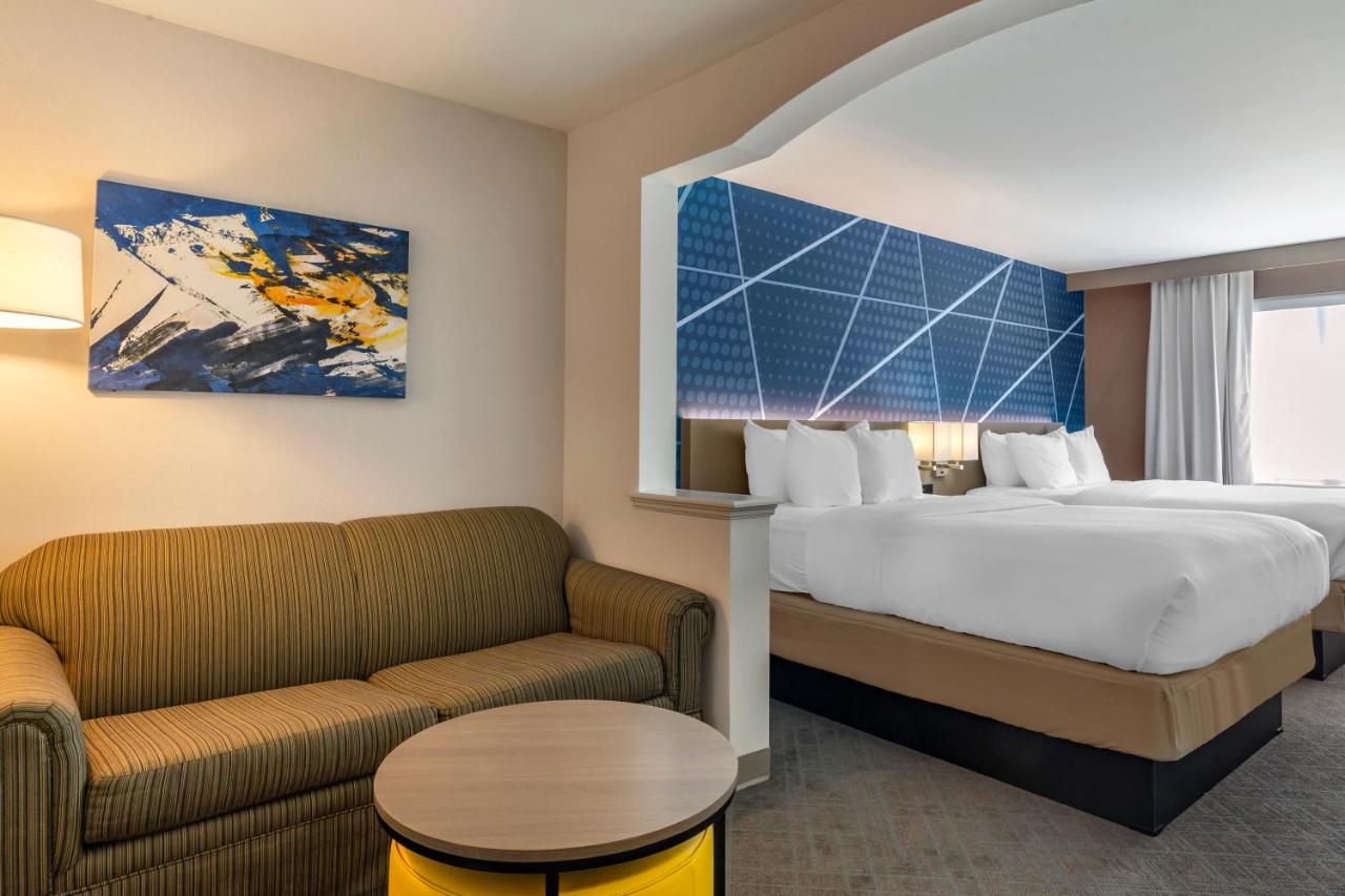 | Comfort Inn & Suites East Greenbush - Albany