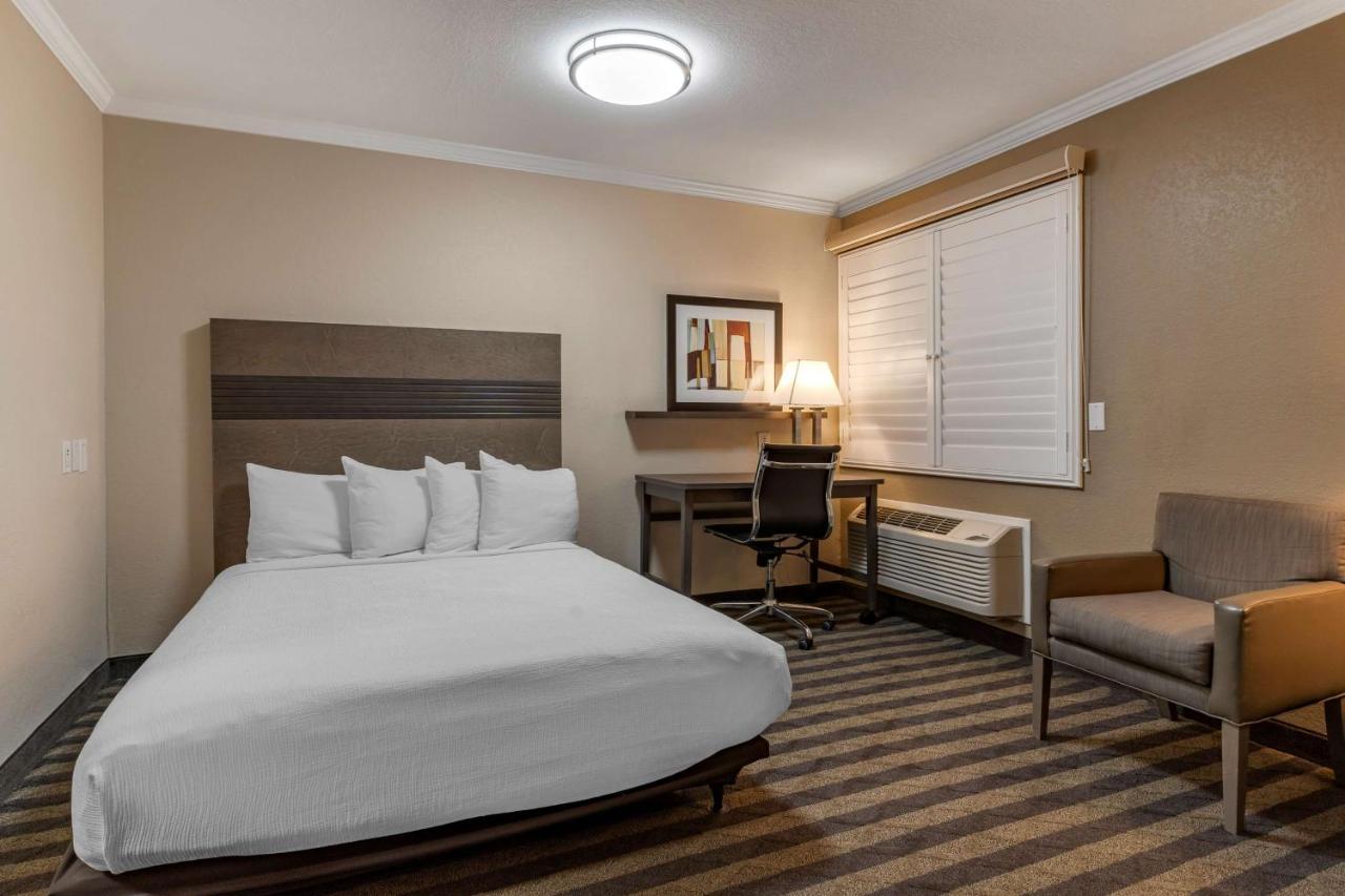 Queen Room with Two Queen Beds - Disability Access at Best Western Silicon Valley Inn