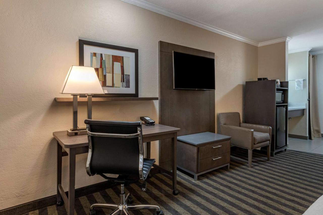 Queen Room with Two Queen Beds - Disability Access at Best Western Silicon Valley Inn