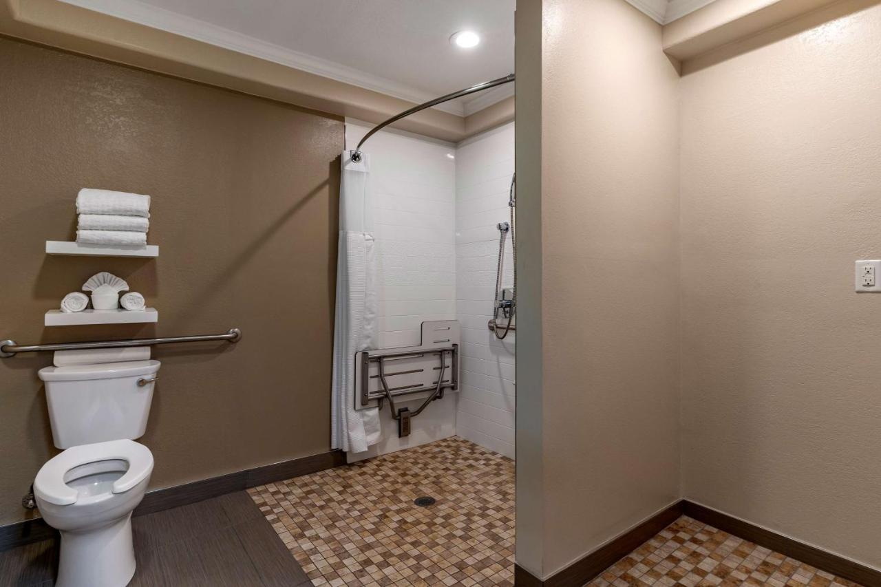 Queen Room with Two Queen Beds - Disability Access at Best Western Silicon Valley Inn
