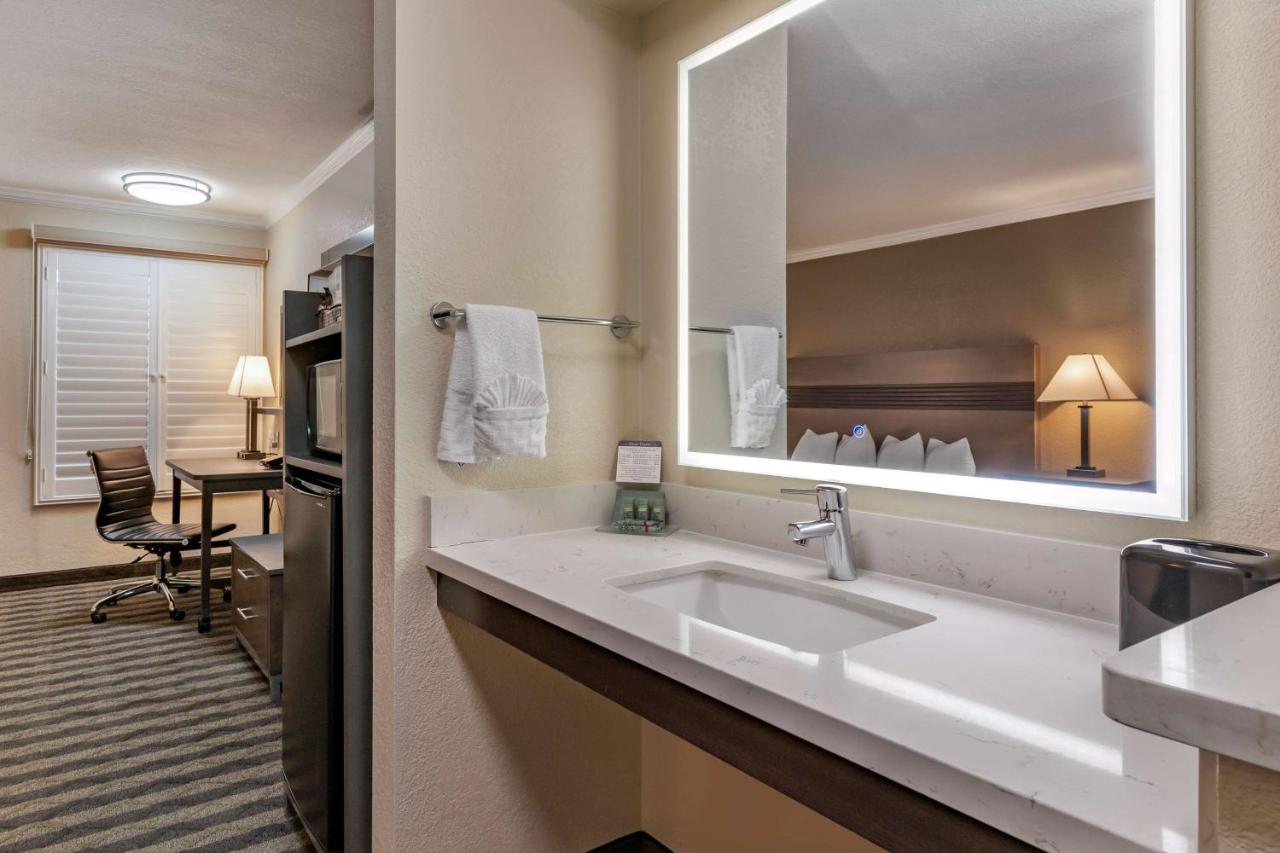 King Room - Non-Smoking at Best Western Silicon Valley Inn