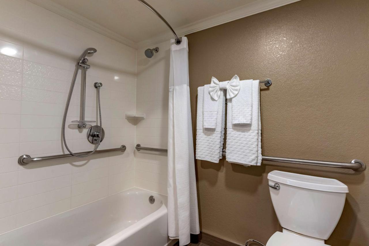 King Room with Bath Tub - Disability Access/Non-Smoking at Best Western Silicon Valley Inn