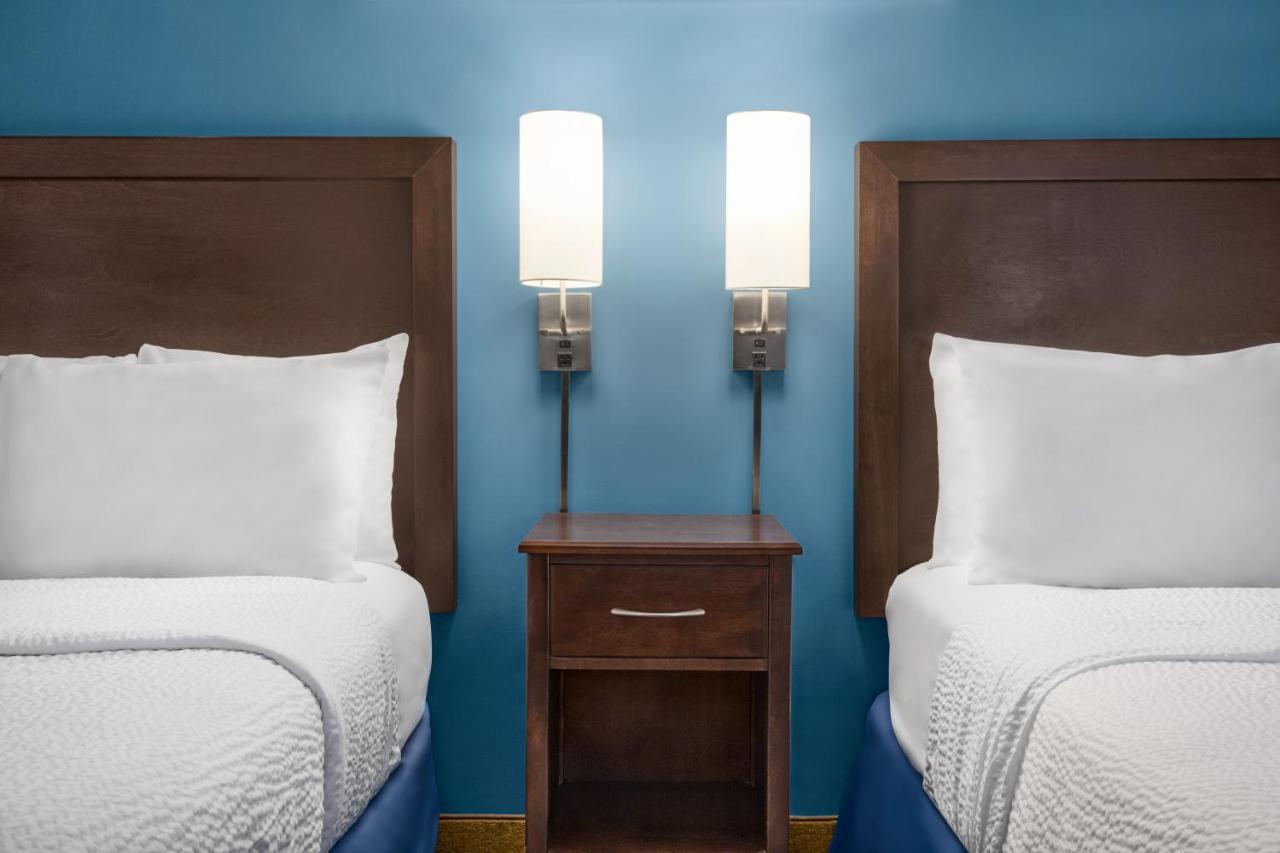 Business Double Room with Two Double Beds - Non-Smoking at Days Inn by Wyndham Philadelphia Convention Center