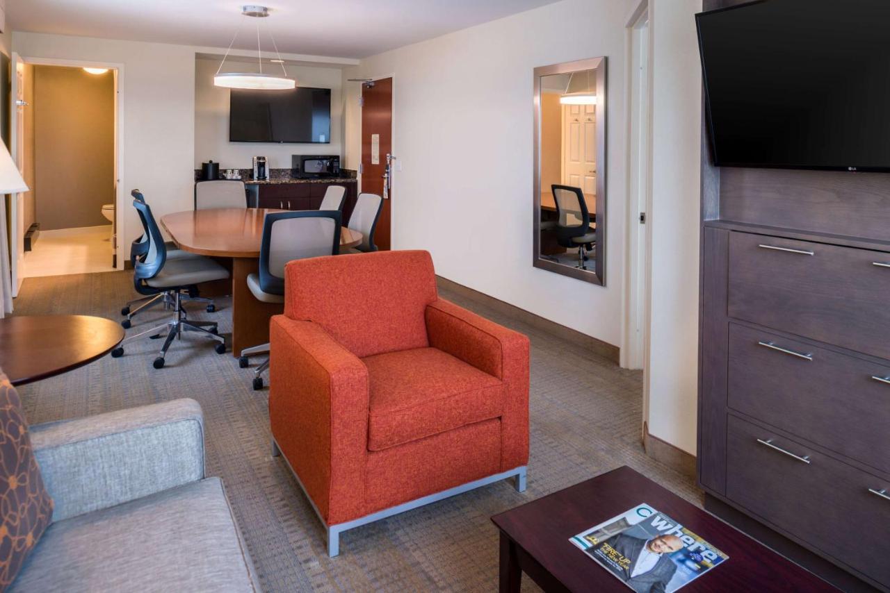 Boardroom Queen Suite - Hearing Accessible at Sonesta Chicago O'Hare Airport Rosemont