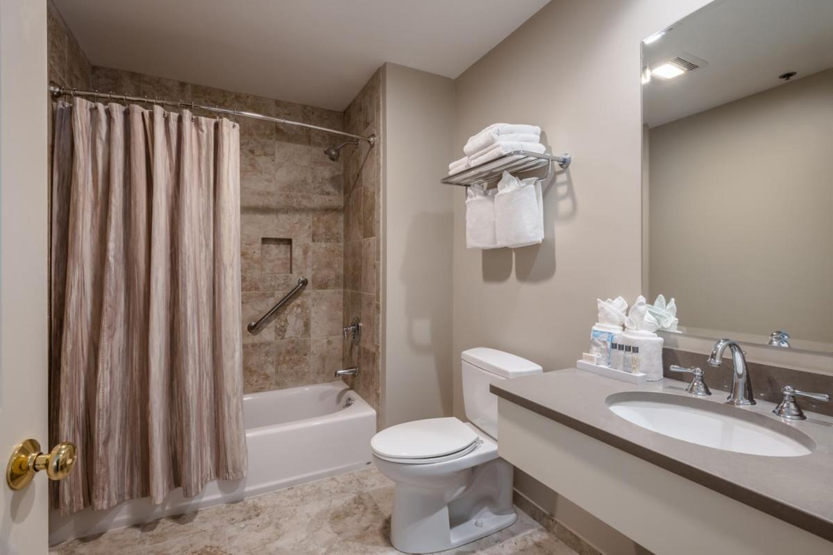 | Chatham Wayside Inn