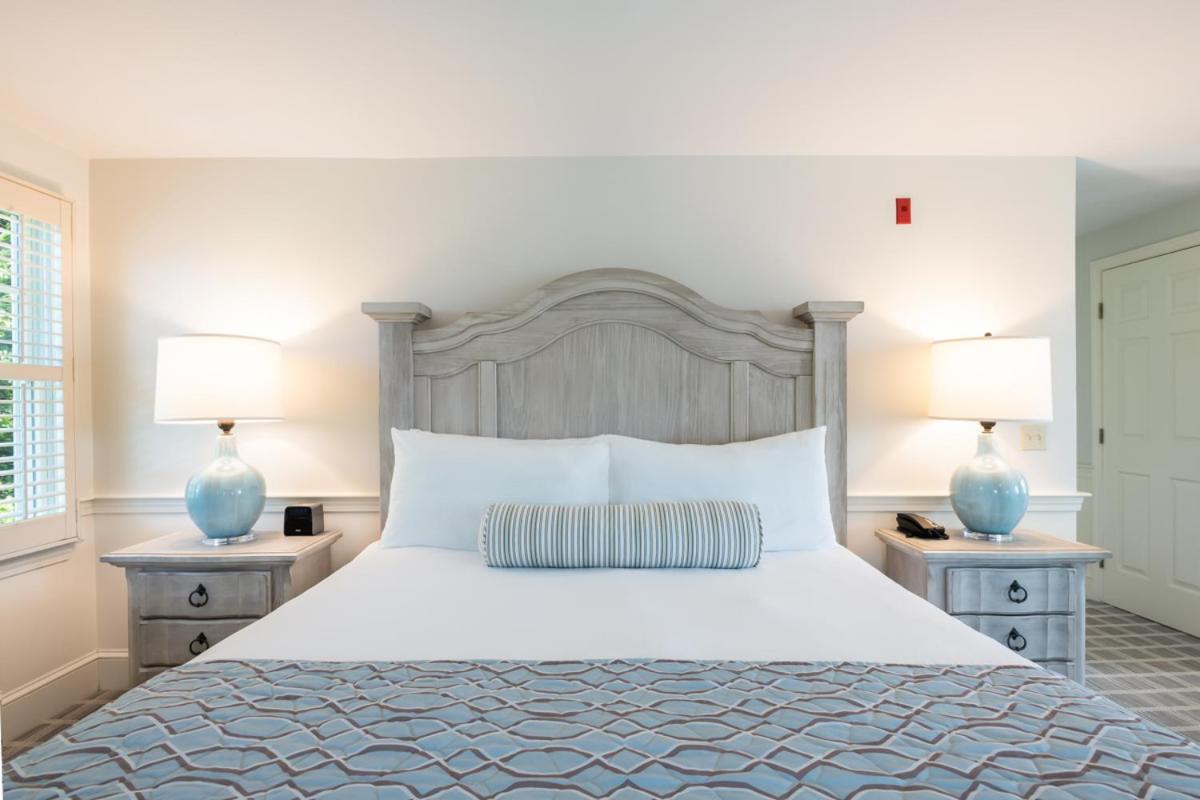 | Chatham Wayside Inn