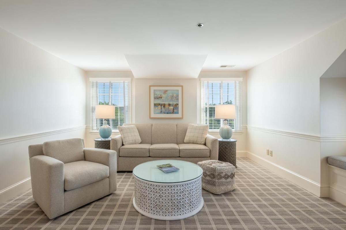 | Chatham Wayside Inn