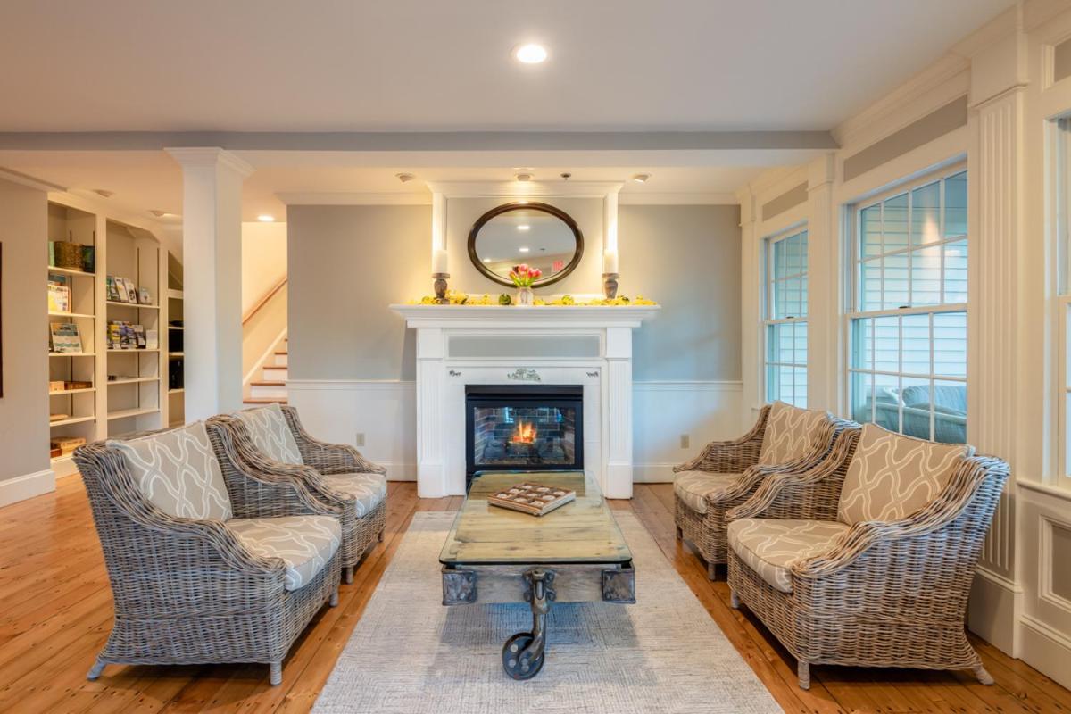 | Chatham Wayside Inn