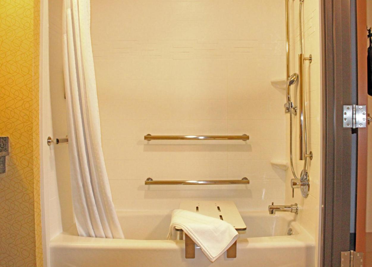 Double Suite - Mobility Access Tub/Non-Smoking at Holiday Inn Express & Suites Bakersfield Airport by IHG