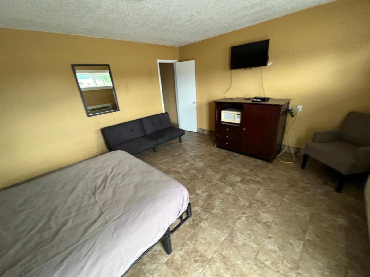 | Budget Inn Decatur Priceville