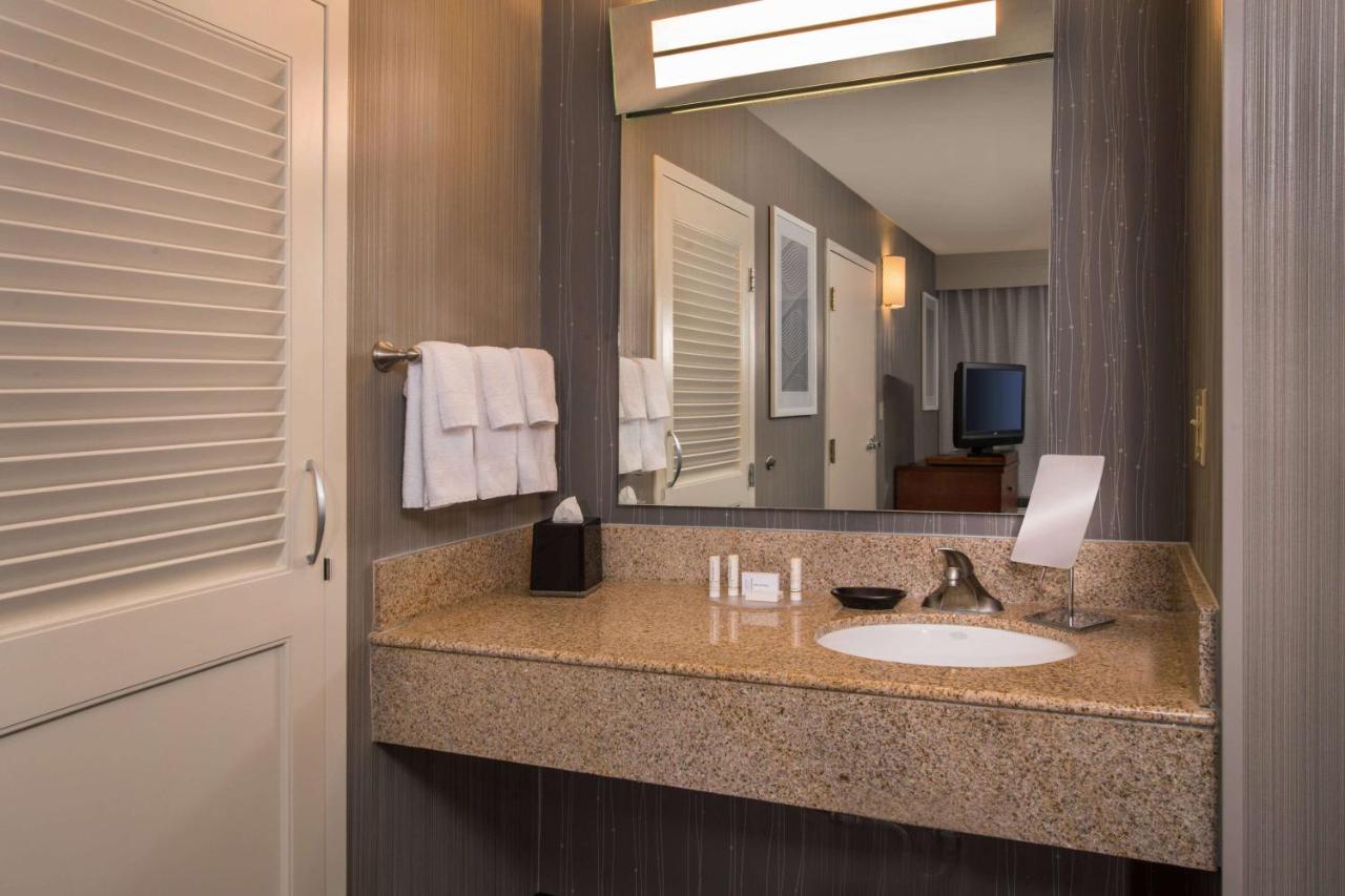 Hearing Accessible Guestroom King at Sonesta Select Columbia