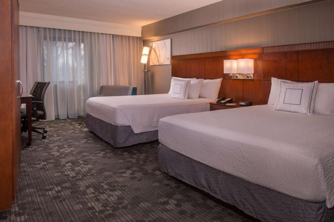 One Bedroom Suite Two Queens at Sonesta Select Columbia