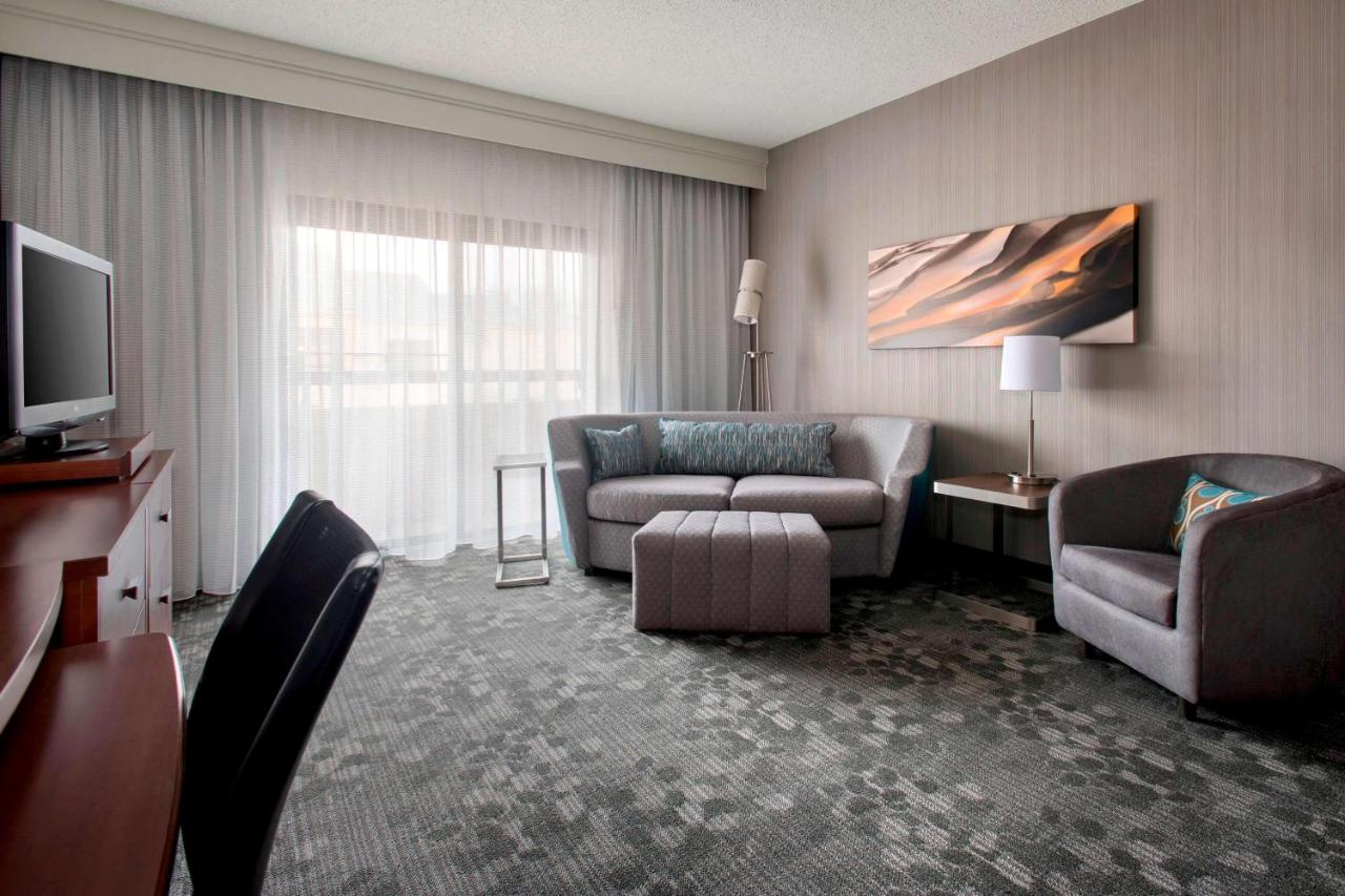 One-Bedroom King Suite at Sonesta Select Whippany Hanover