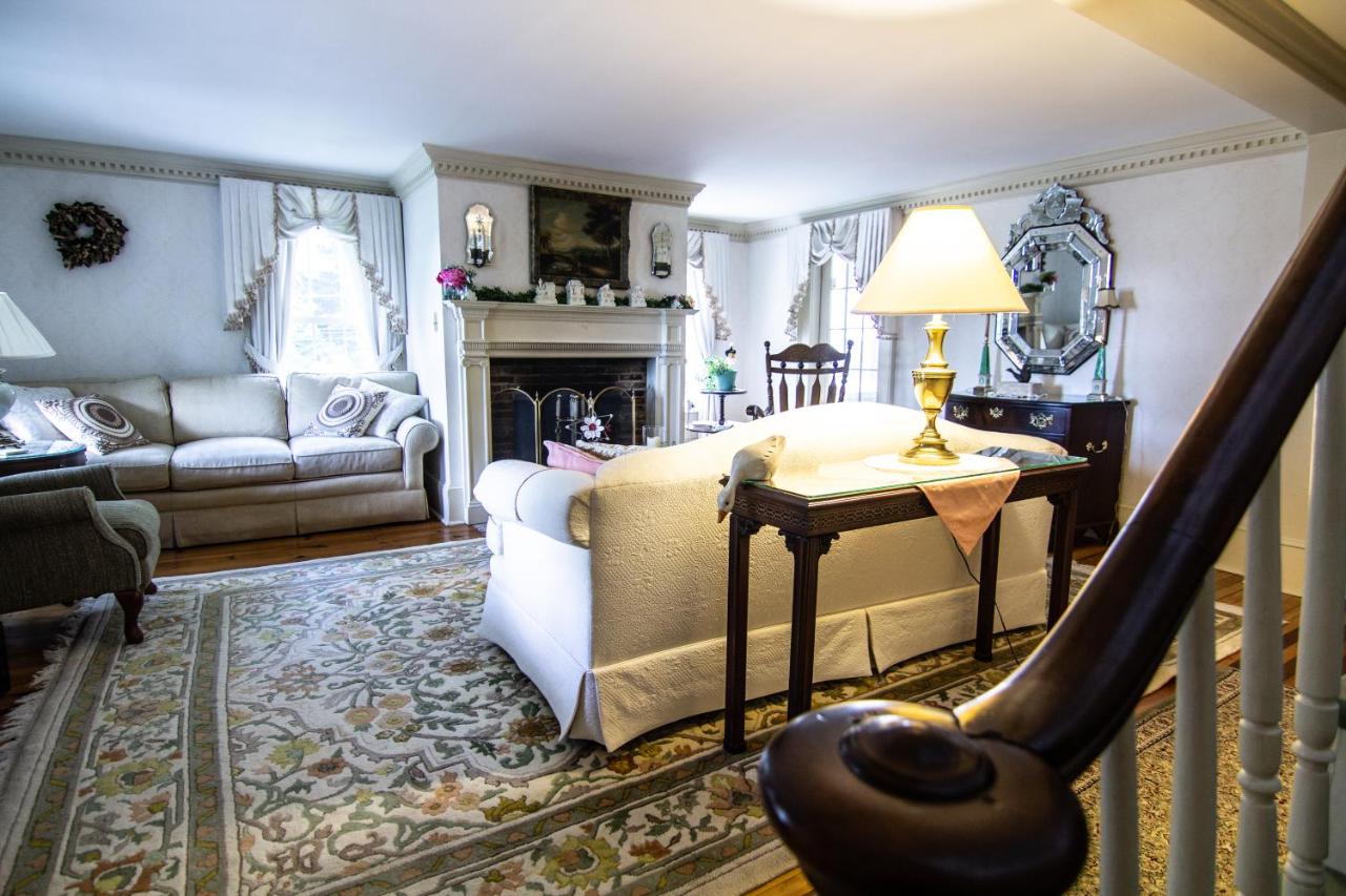 | Aiken Manor B&B