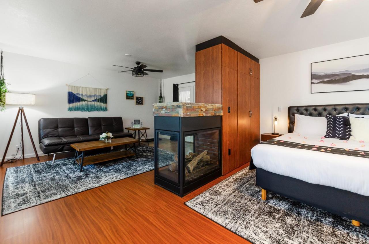 King Suite with Sofa Bed at The Jeffrey Hotel