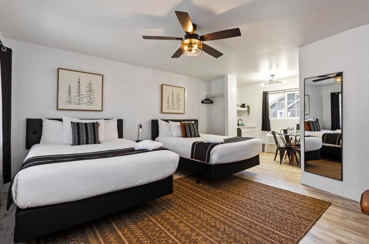 Deluxe Queen Room at The Jeffrey Hotel