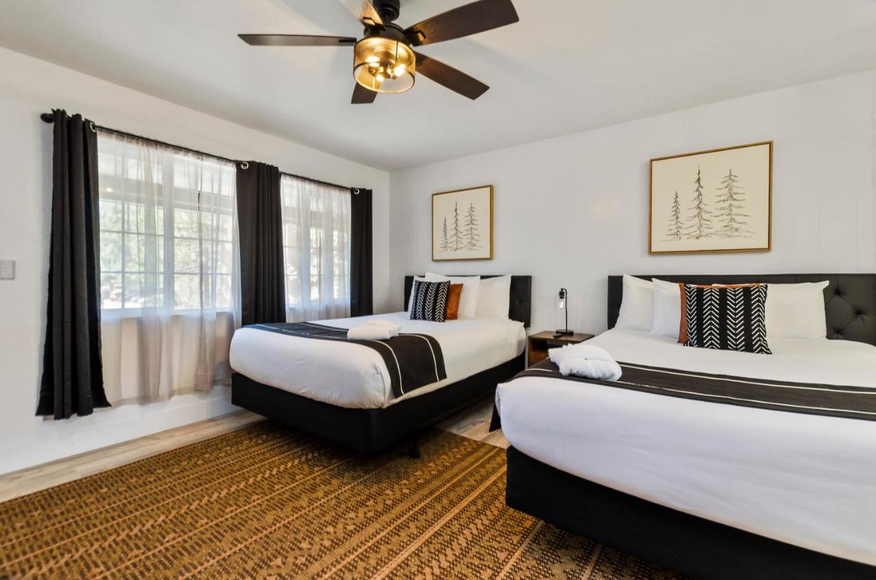 Deluxe Queen Room at The Jeffrey Hotel