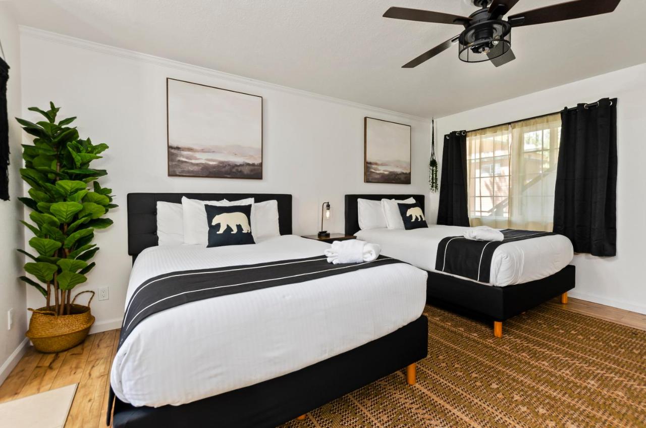 Deluxe Queen Room at The Jeffrey Hotel