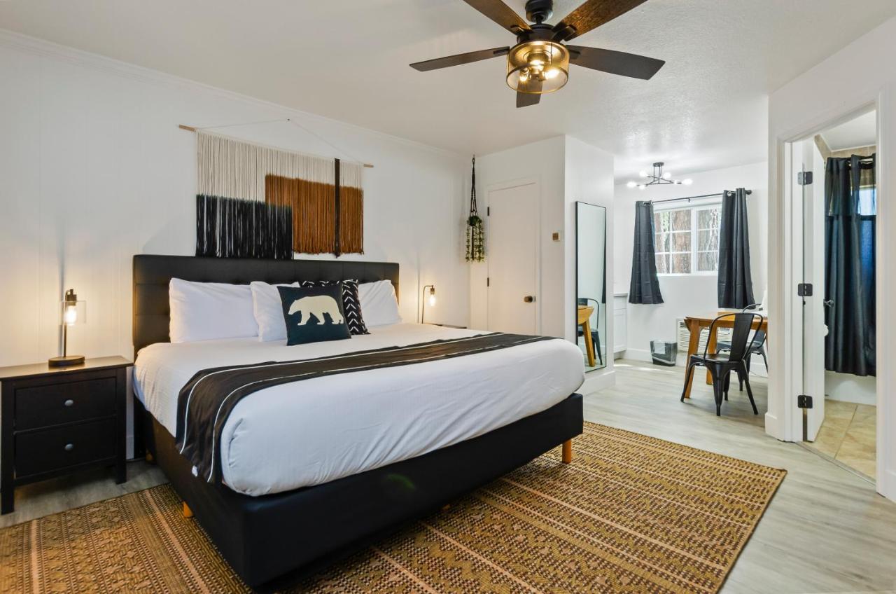 Deluxe King Room at The Jeffrey Hotel