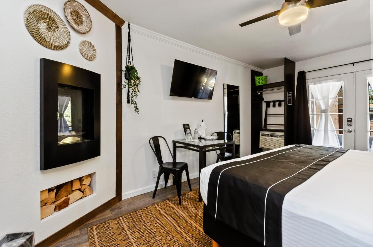King Room at The Jeffrey Hotel