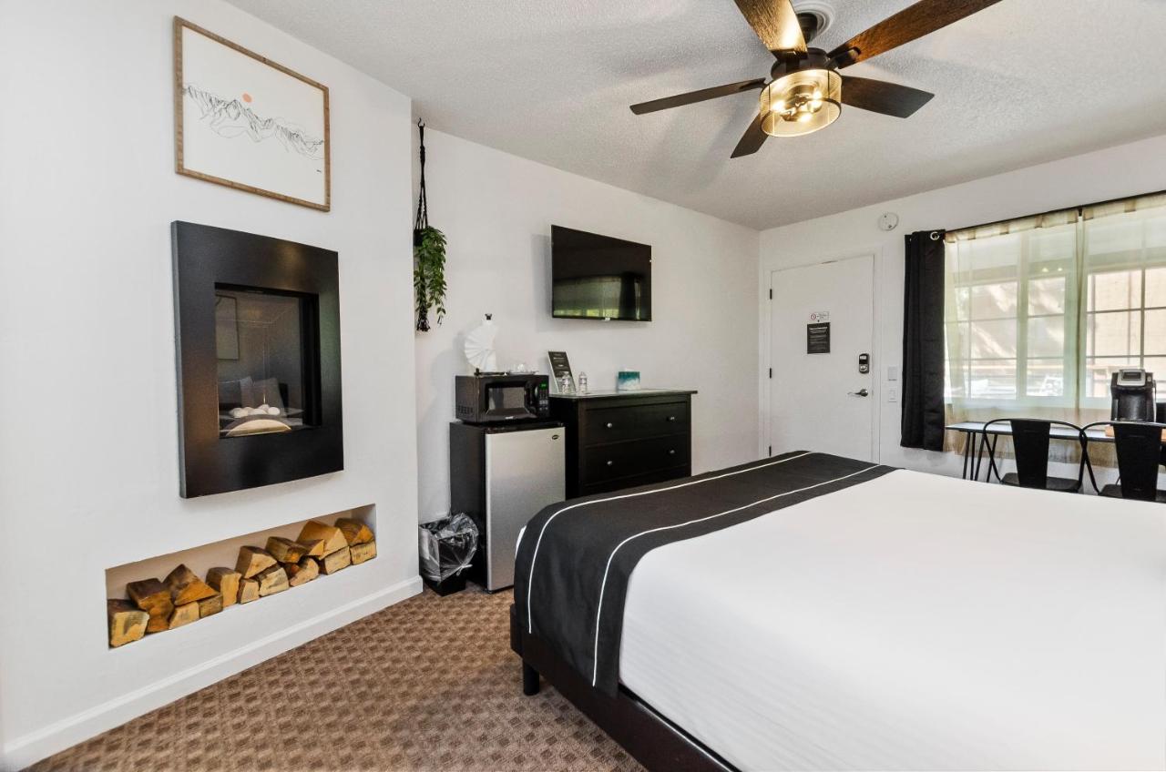 King Room at The Jeffrey Hotel