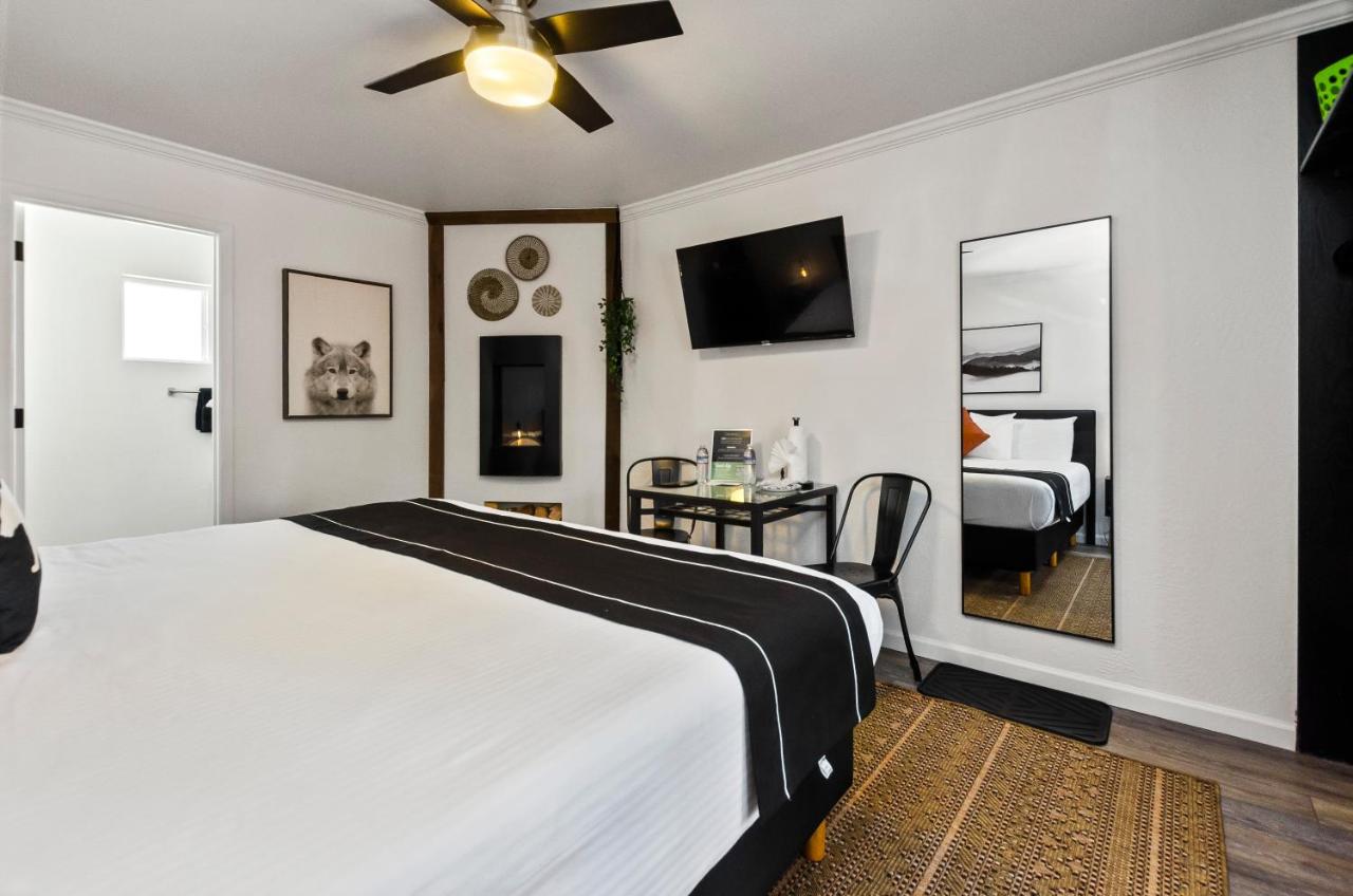 King Room at The Jeffrey Hotel