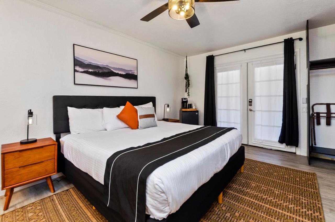 King Room at The Jeffrey Hotel
