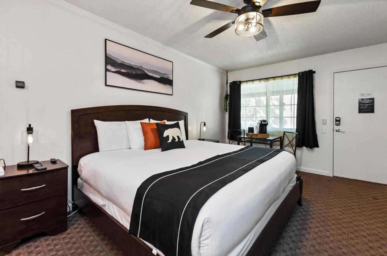 King Room at The Jeffrey Hotel