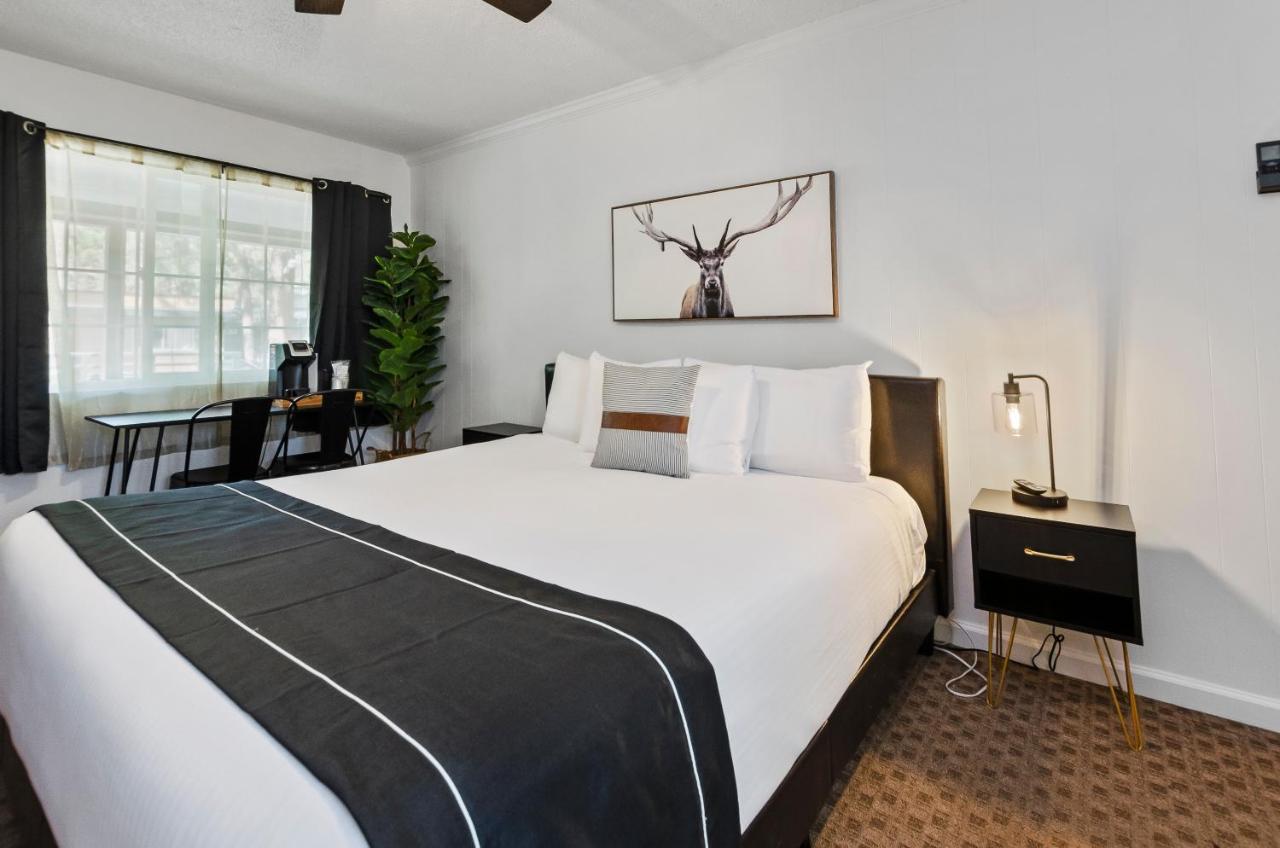 King Room at The Jeffrey Hotel