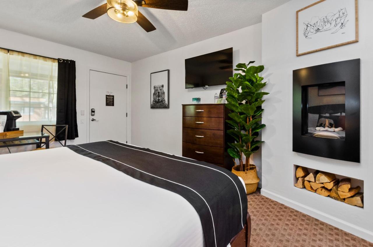 King Room at The Jeffrey Hotel