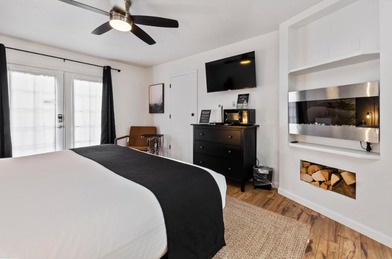 King Room at The Jeffrey Hotel