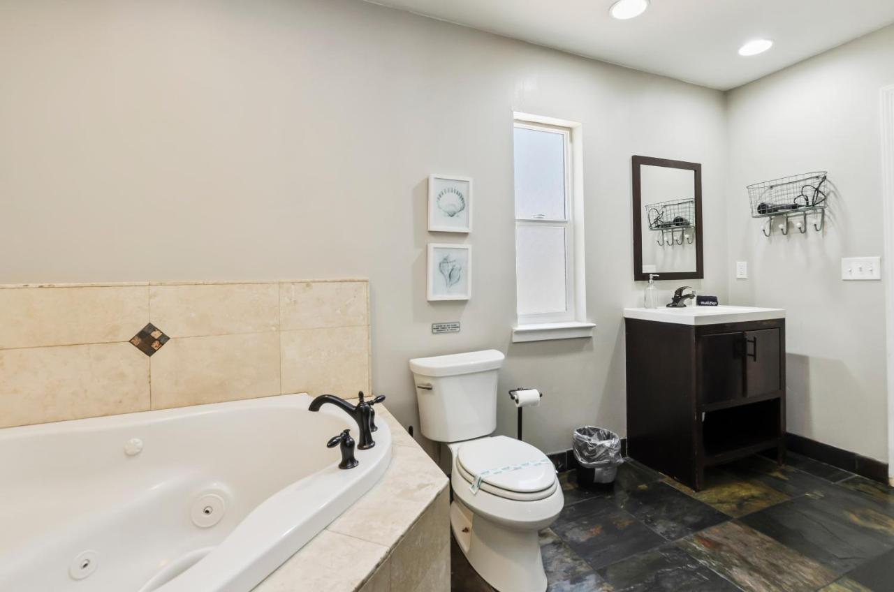 King Suite with Spa Bath at Playpark Lodge