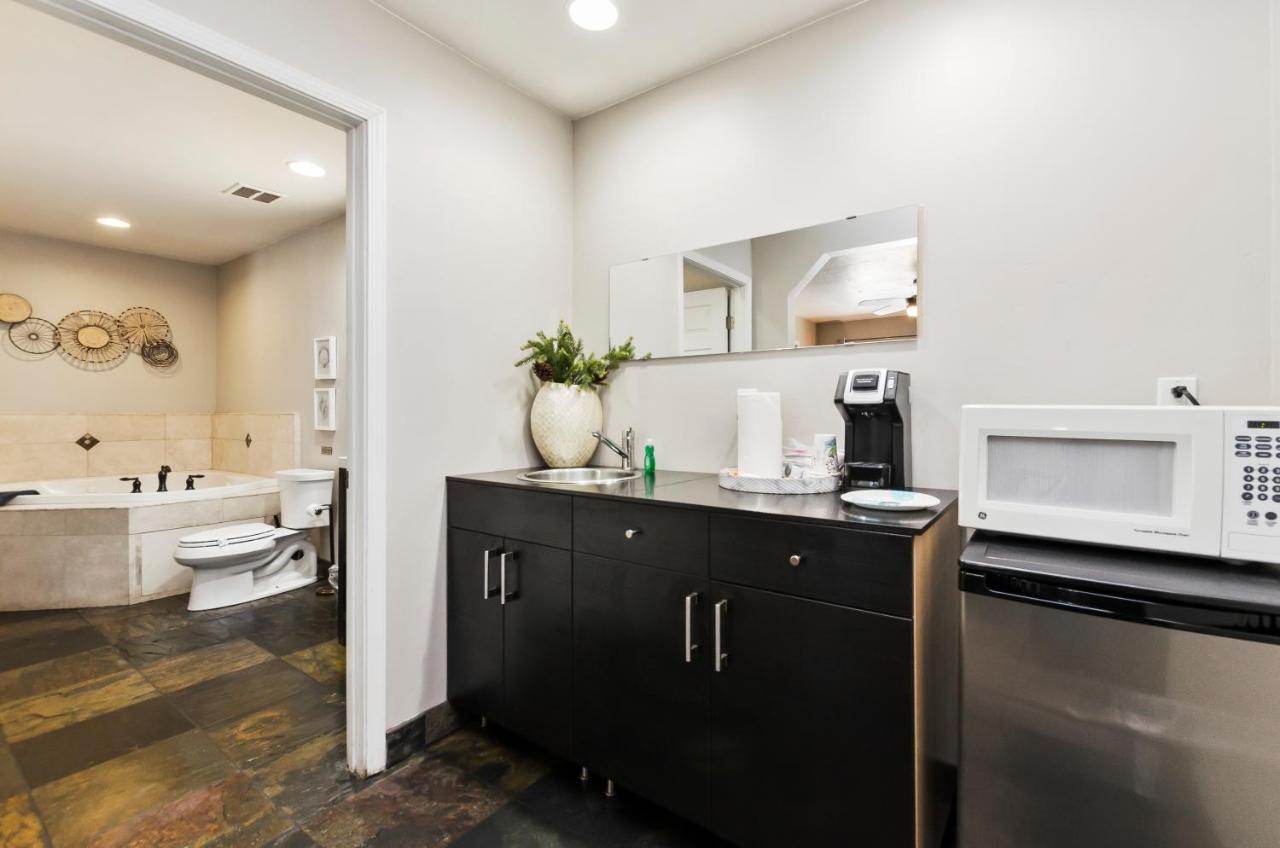King Suite with Spa Bath at Playpark Lodge