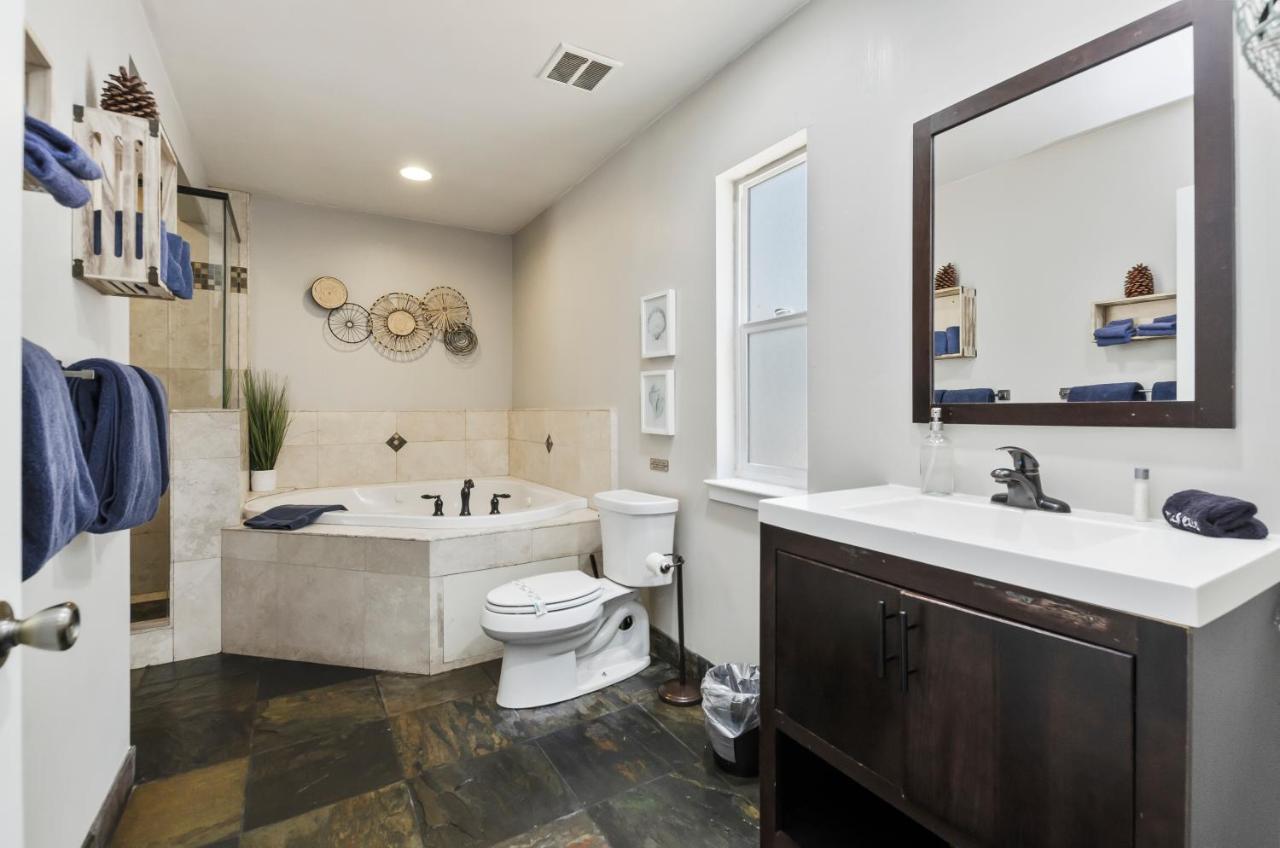 King Suite with Spa Bath at Playpark Lodge