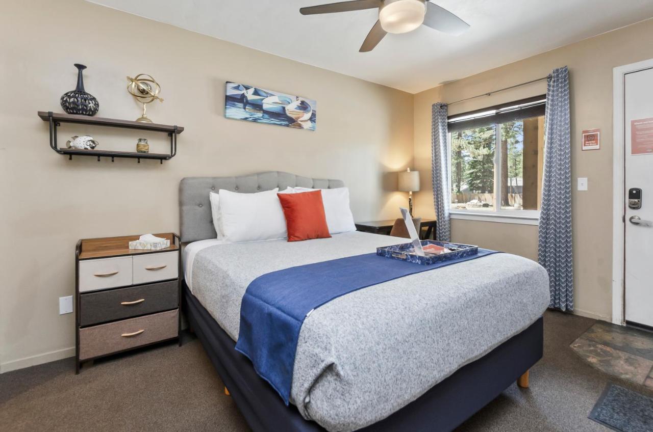Deluxe Queen Room at Playpark Lodge