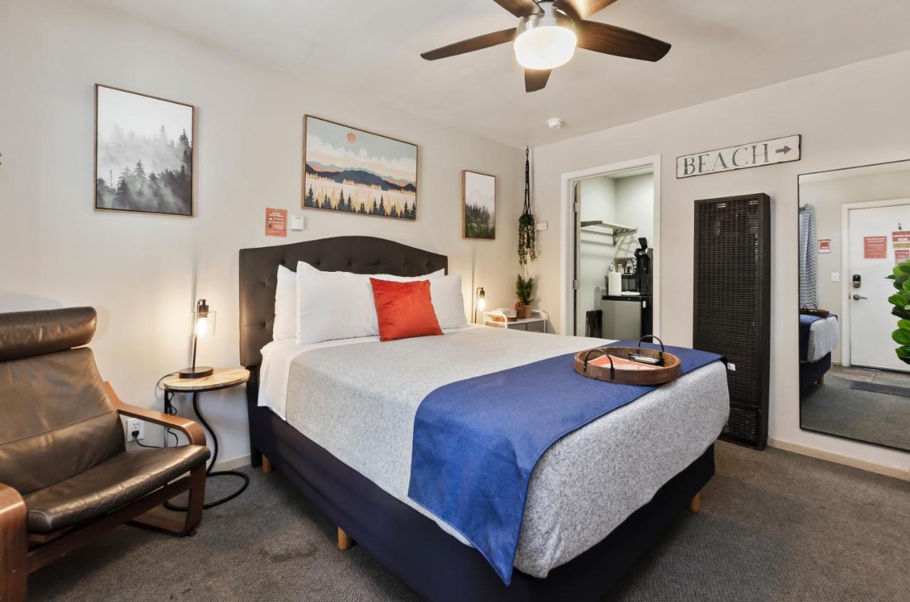 Deluxe Queen Room at Playpark Lodge