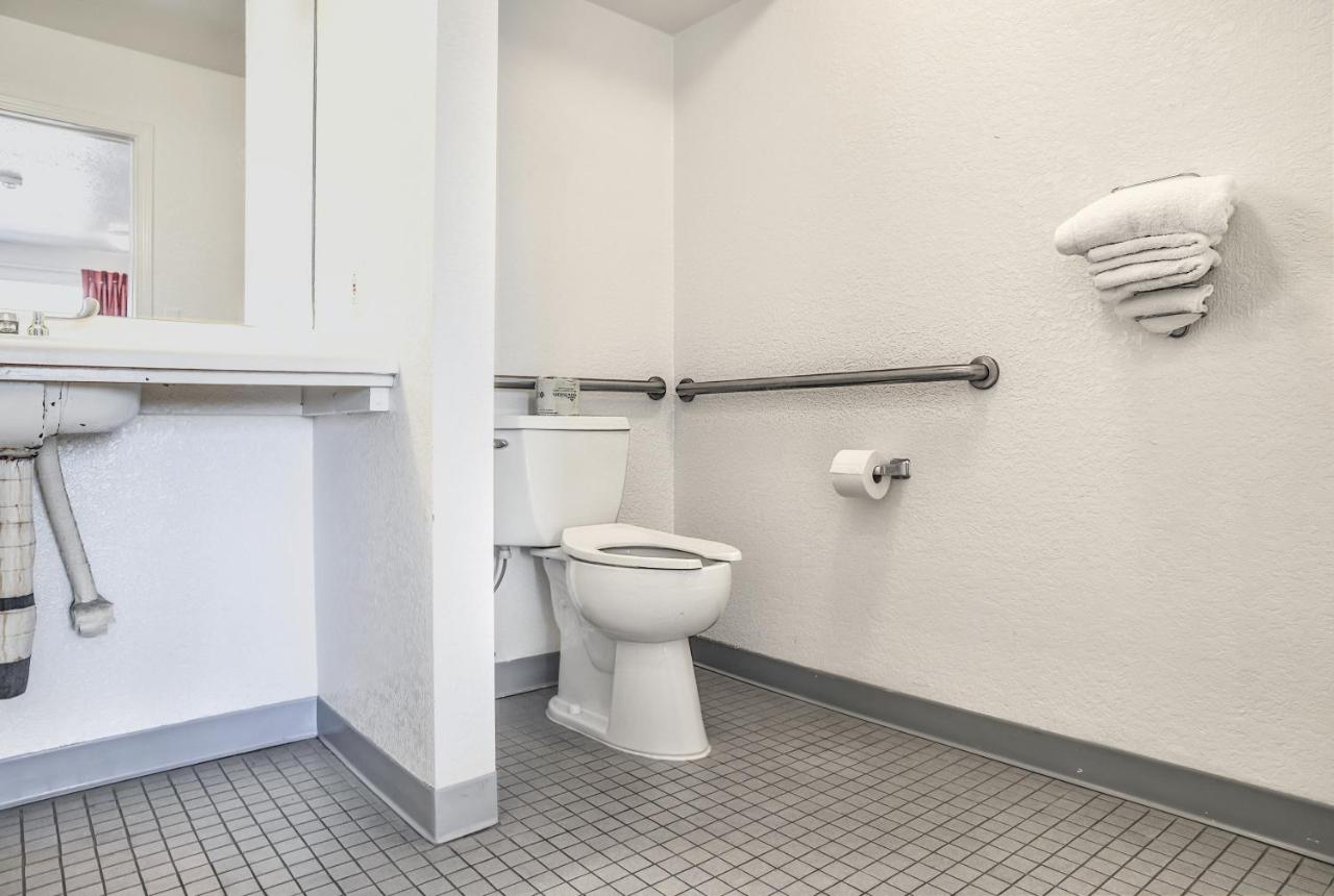 | Motel 6-Saint Joseph, MO