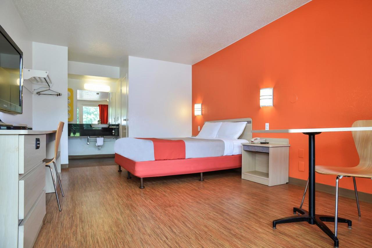 | Motel 6-Saint Joseph, MO