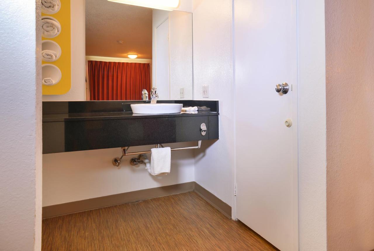 | Motel 6-Saint Joseph, MO
