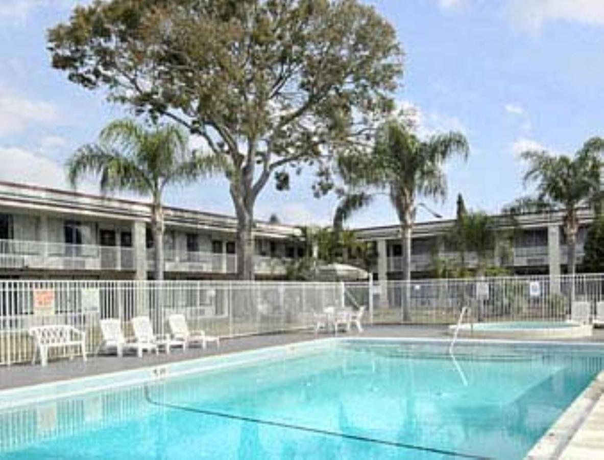 | Quality Inn Saint Petersburg North-Tampa Bay