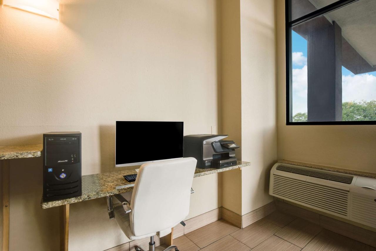 | Best Western Waukesha Grand
