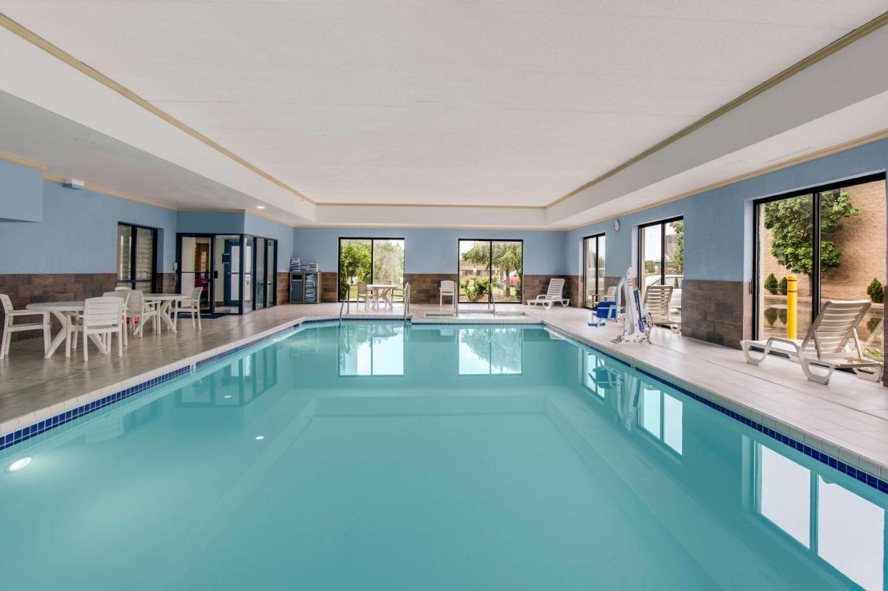 | Best Western Waukesha Grand