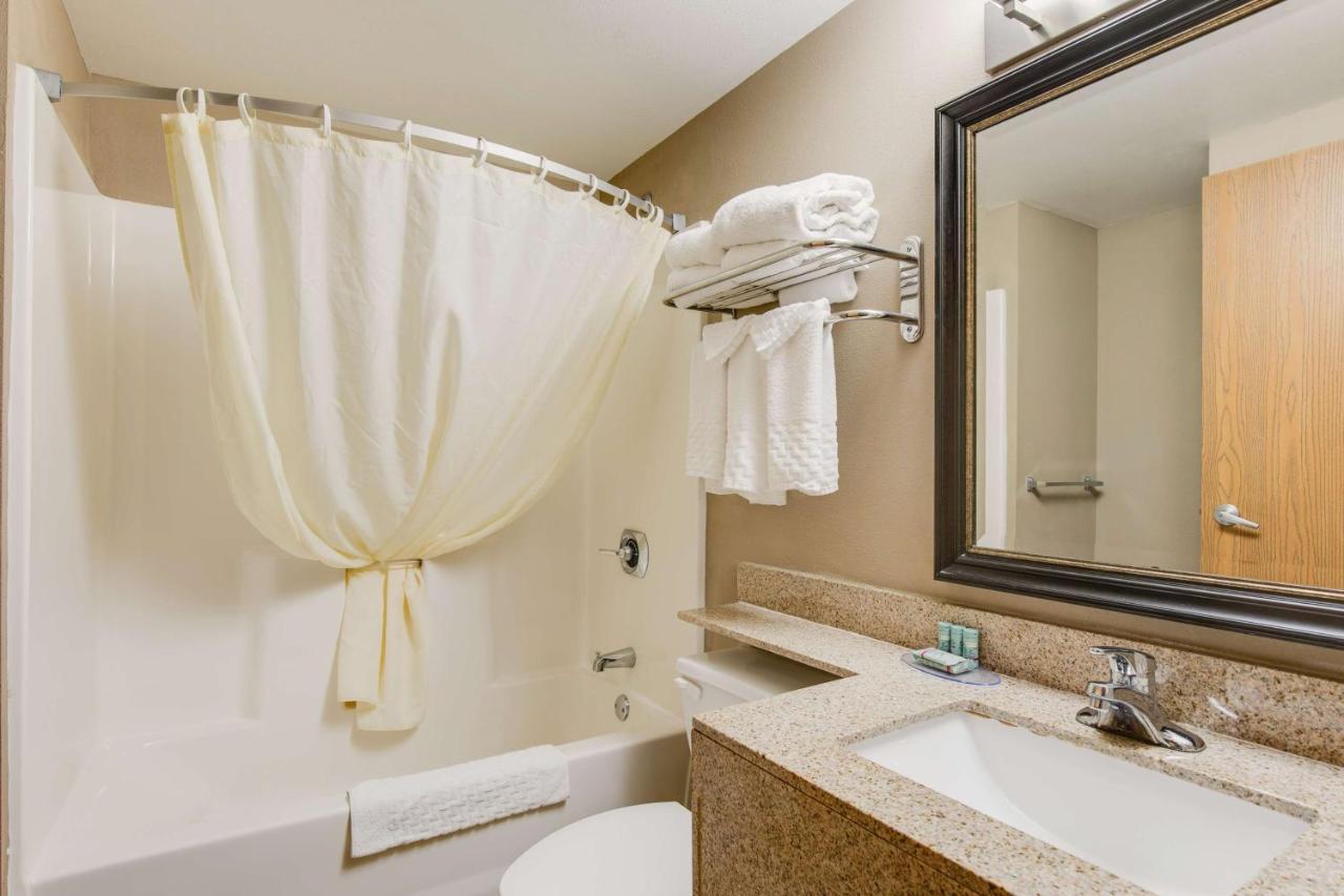 | Best Western Waukesha Grand
