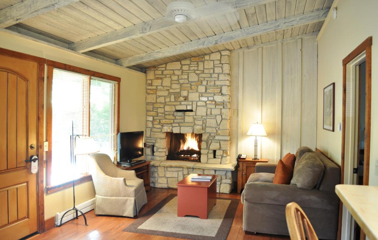 | Carmel Valley Lodge