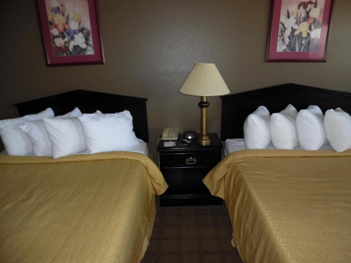 Standard Queen Room with Two Queen Beds - Non-Smoking at Quality Inn & Suites Hot Springs-Lake Hamilton