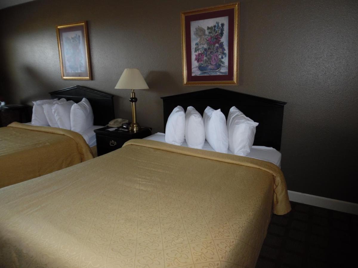Standard Queen Room with Two Queen Beds - Non-Smoking at Quality Inn & Suites Hot Springs-Lake Hamilton